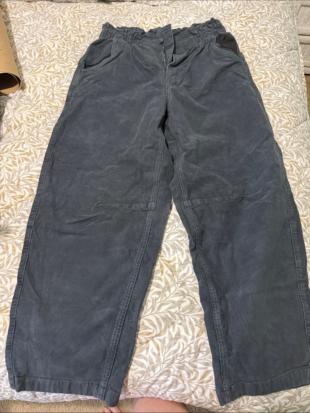 Barrel Wide-Leg Corduroy Pants in Dark Gray